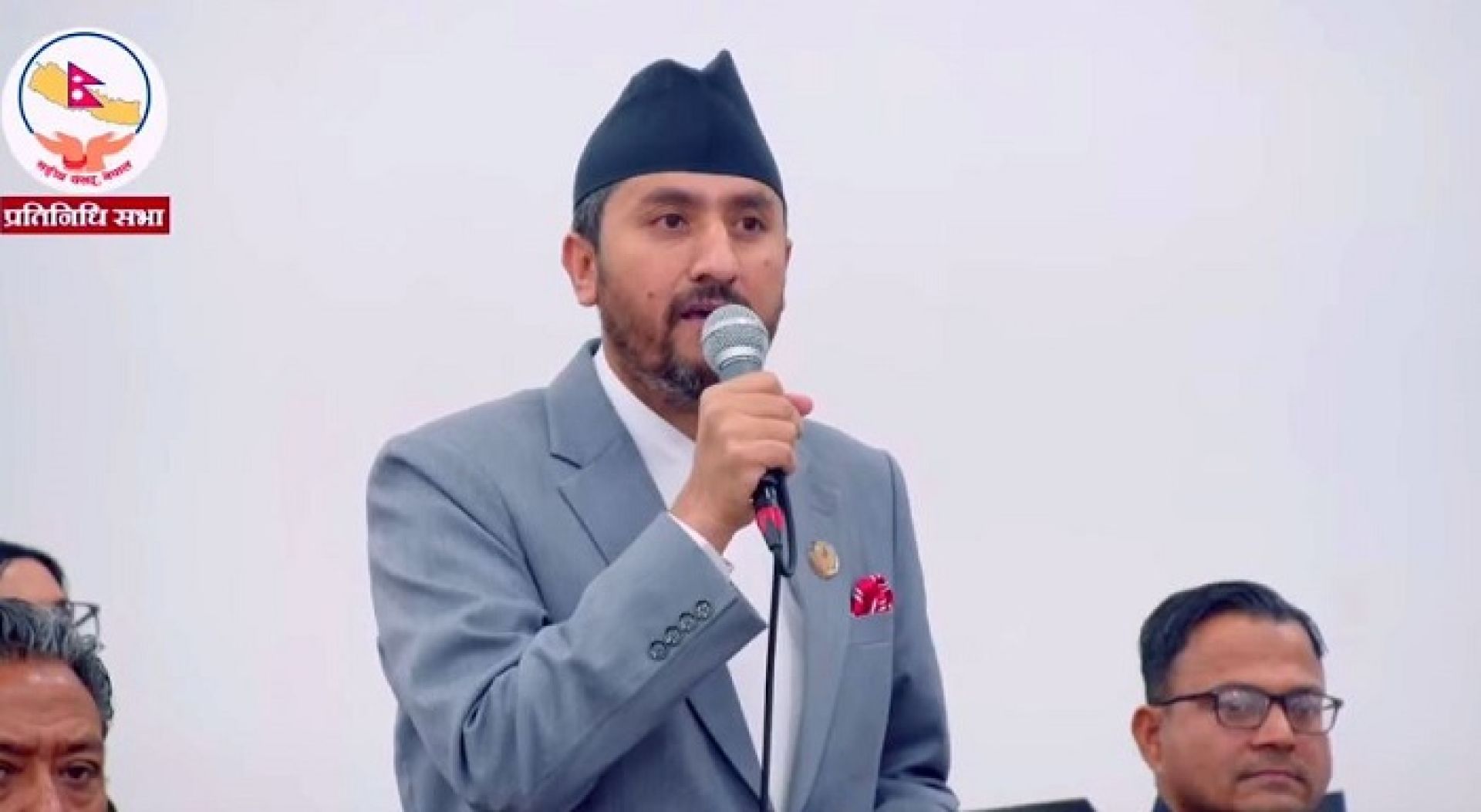 सांसद खरेलले भने-‘संसदभित्र पुराना पातहरु हट्दै गएका छन्, नयाँ पालुवाहरु पलाउँदै आएका छन्’